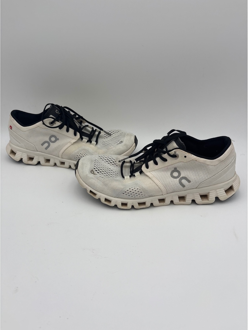 On Cloud Woman’s Size 8.5 Running Shoes - Excellent Condition-Running Or Casual